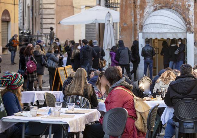 Covid, da oggi nuove regole, in Sicilia coprifuoco alle 24