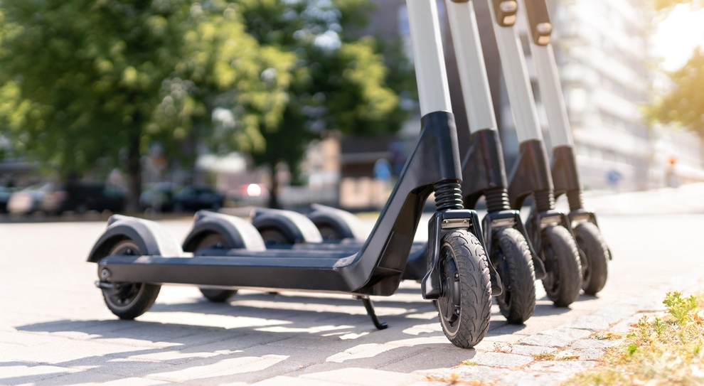 Autobus scoperti e monopattini per una mobilità più sostenibile