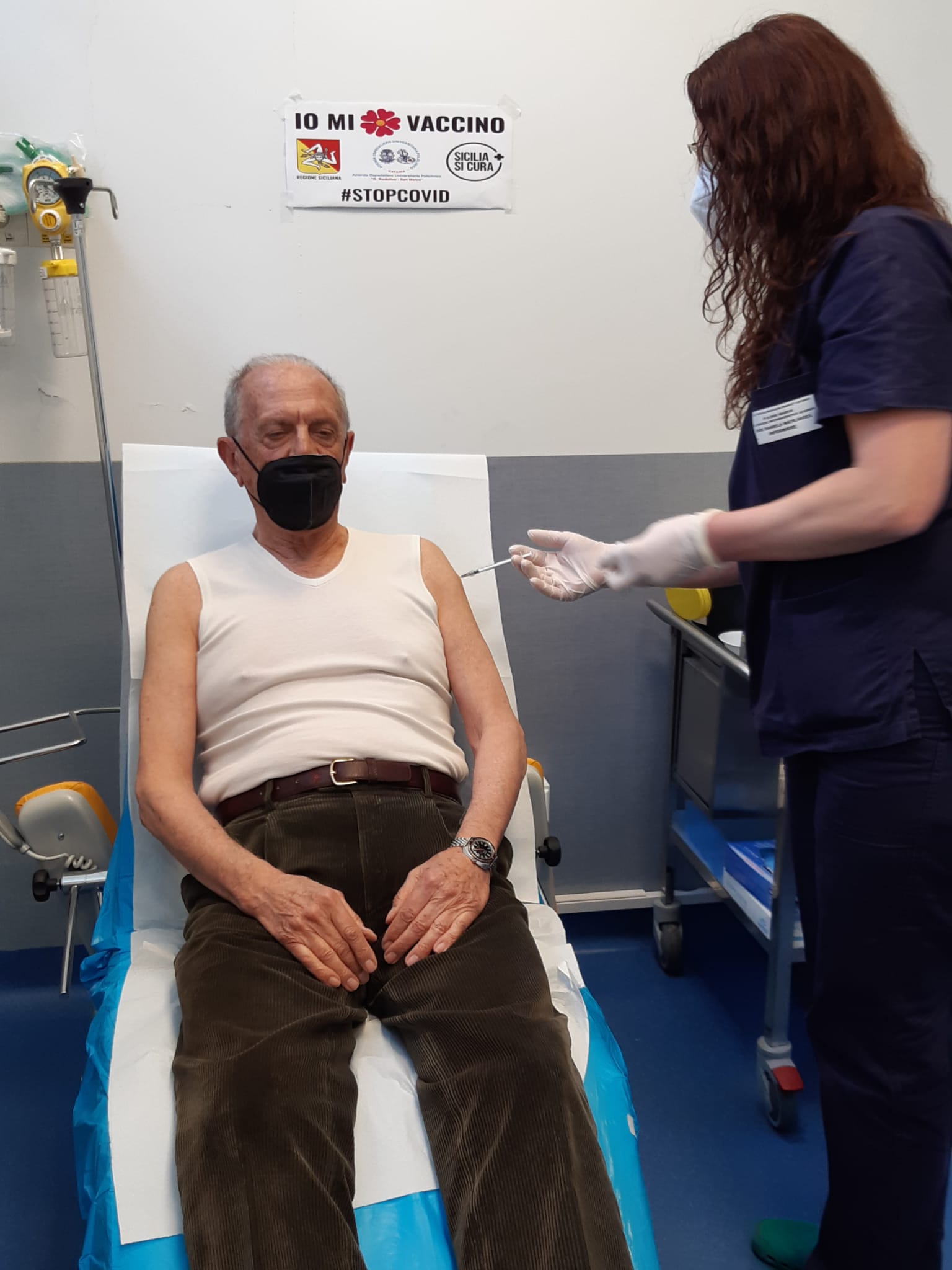 Seconda dose per il direttore: “Vaccinare tutti rapidamente”