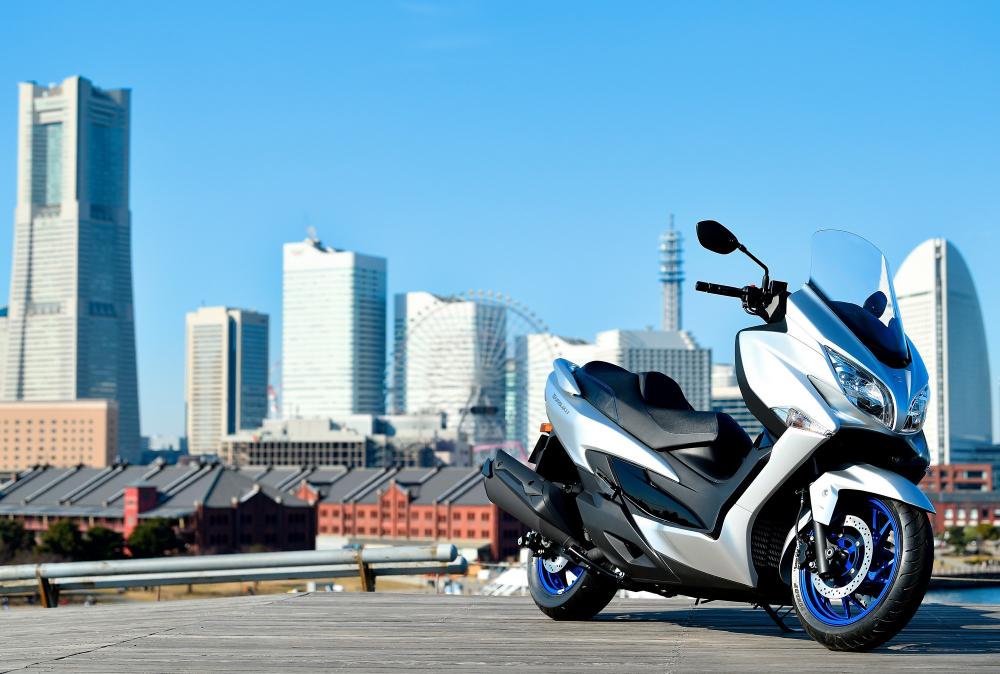 Suzuki Burgman 400  in tour per tutta Italia