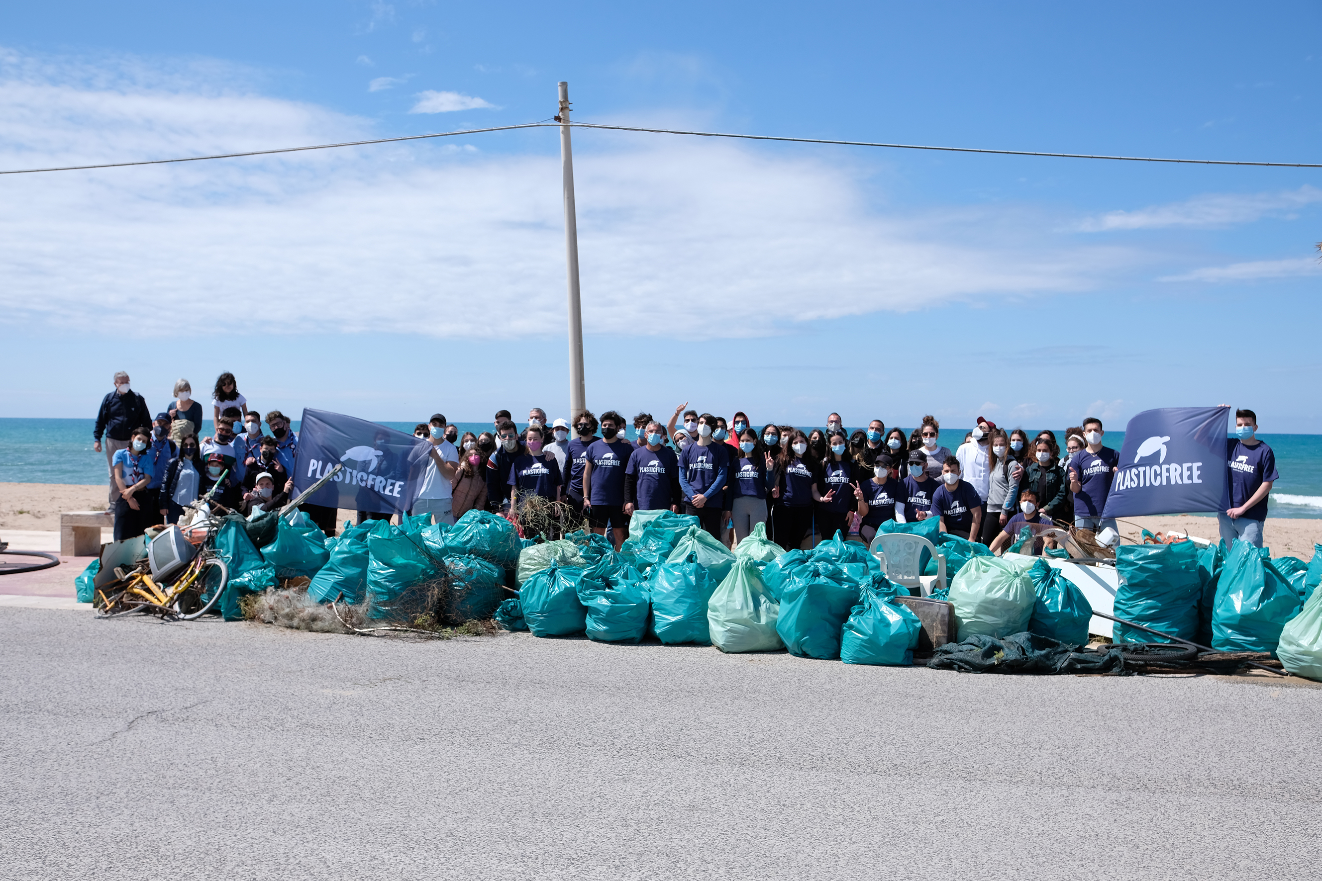 Scoglitti Plastic free, ripulita la spiaggia di Kamarina