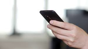 “Il tuo pacco sta arrivando, seguilo qui”, l’sms truffa anche in Sicilia