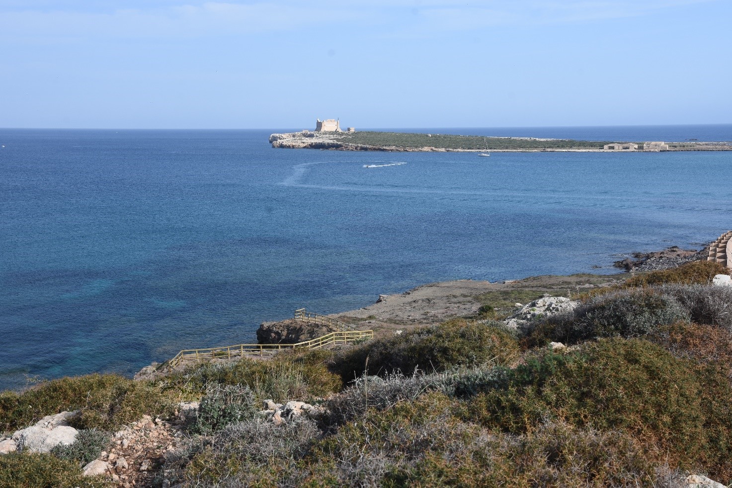 Troppi turisti, rischio per la biodiversità nell’isola Capo Passero