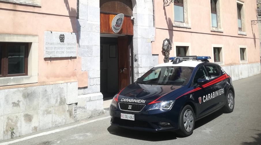 Giardini Naxos, incubo familiare: torna dalla madre nonostante il divieto, arrestato