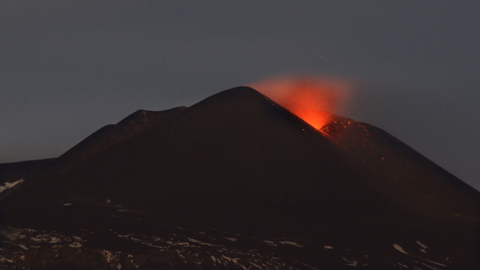 Etna, il vulcano riprende gli spettacoli nella notte
