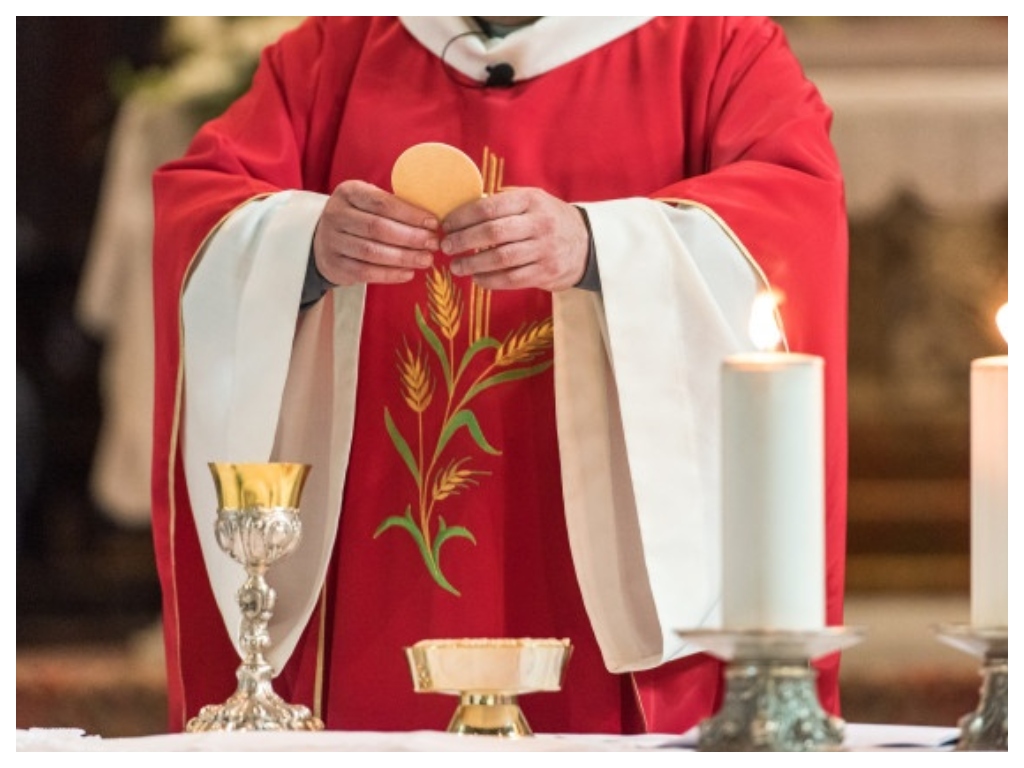 Violenza sessuale su minori, arrestato sacerdote