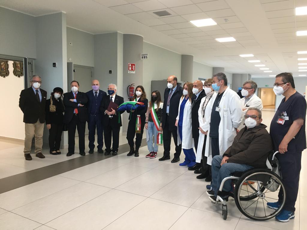 Cavalieri della Repubblica donano Tricolore a ospedale San Marco