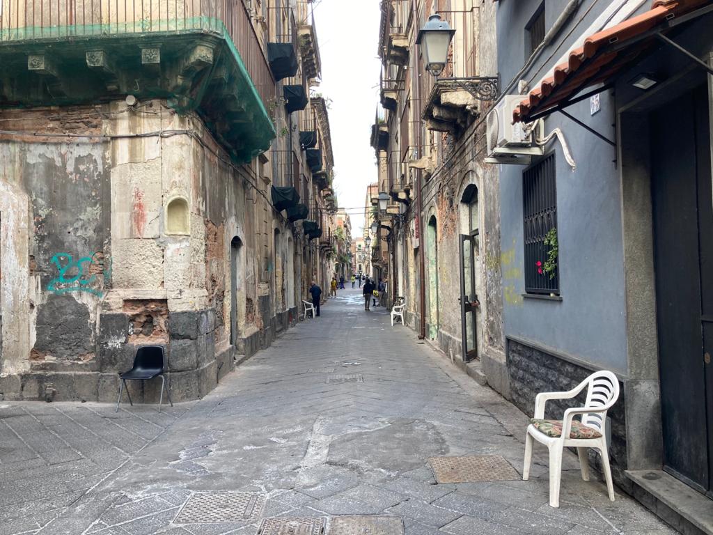 Catania, nel quartiere San Berillo fame e violenze, la denuncia