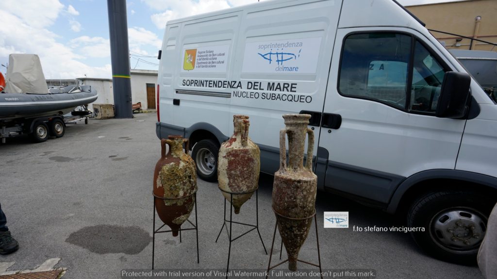 Tre anfore romane ritrovate nel mare di Mondello