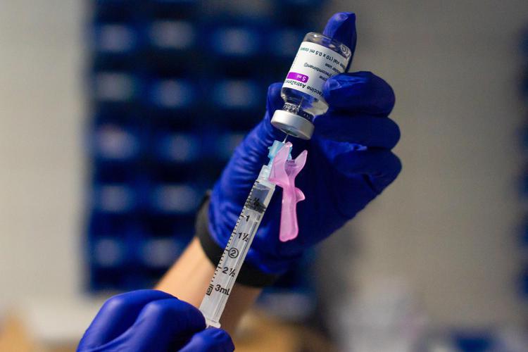 Astrazeneca, in Francia da oggi dosi anche agli over 55