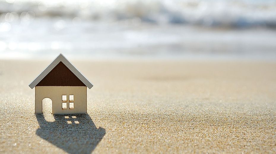 Sicilia, case a mare abusive: una polemica feroce sulla possibilità di condono Sicilia, case a mare abusive: una polemica feroce sulla possibilità di condono