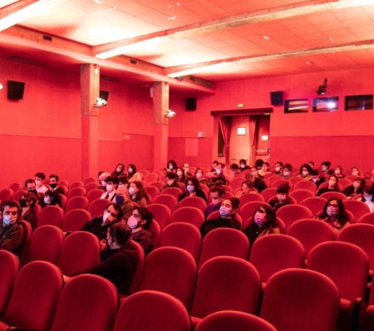 Assessore Messina, “Divieto cibo e bevande dà colpo finale a cinema”