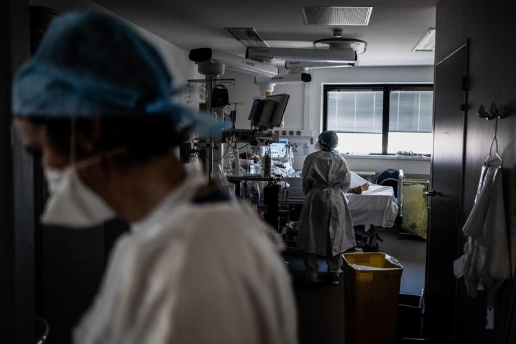 Covid, quasi tre milioni di morti nel mondo, Usa al primo posto