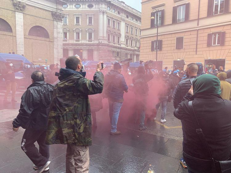 Ristoratori, protesta non autorizzata a Roma, scontri con la Polizia