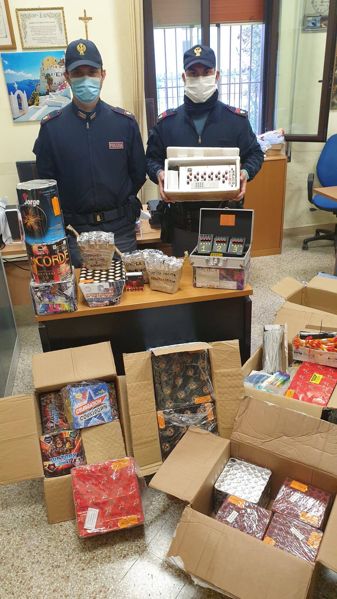 Cento chili di materiale per botti in casa, arrestato a Palermo