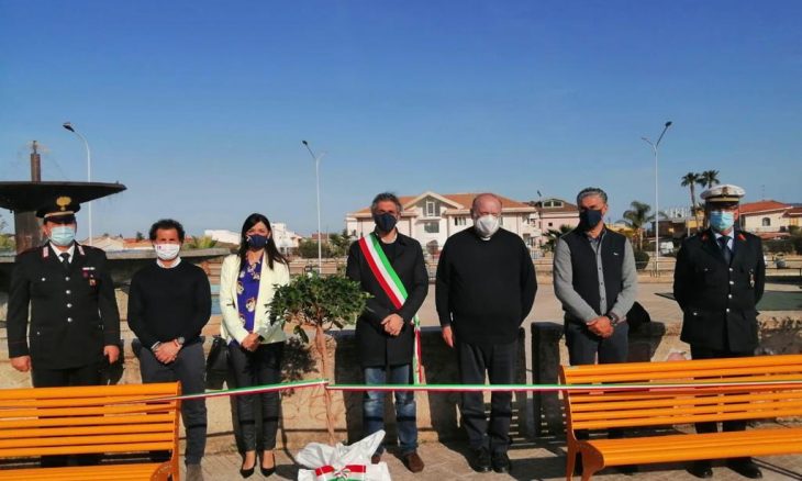 Avola, due panchine contro dipendenza internet e cyberbullismo