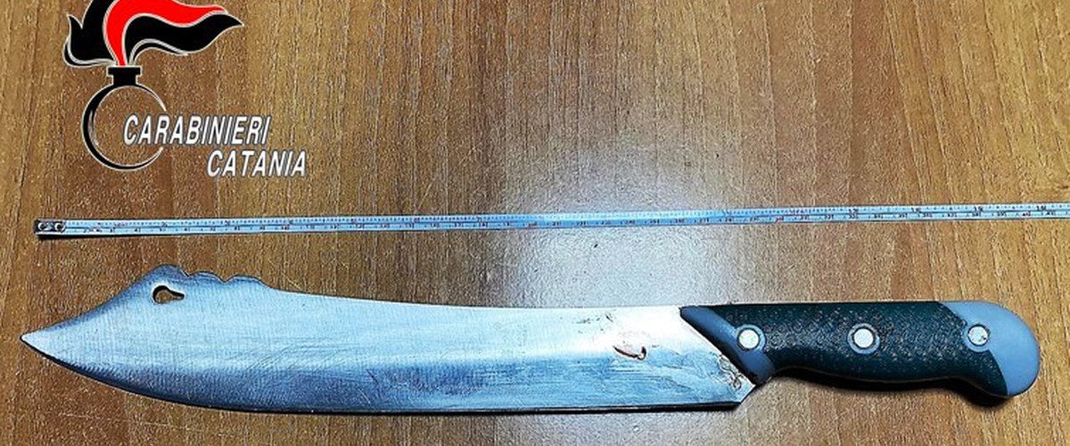 Catania, minaccia la ex con un machete, arrestato dai Carabinieri