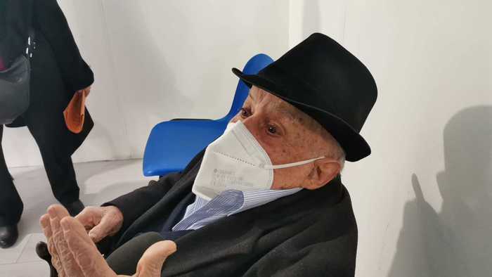 Vaccini, senza prenotazione, in Sicilia, per tutti gli over 80