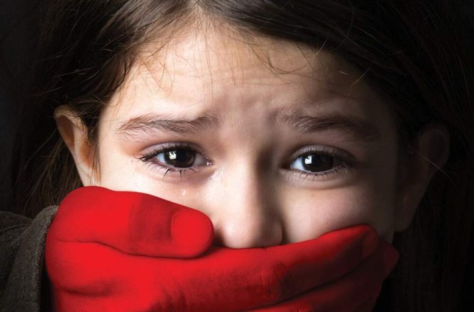 Pedofilia, la Polizia postale, “Nel 2021, oltre 300 minori adescati online”