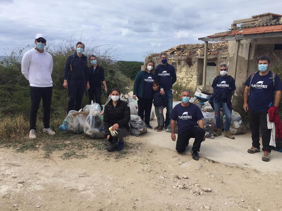 Scoglitti plastic free, iniziativa per ripulire spiaggia Kamarina
