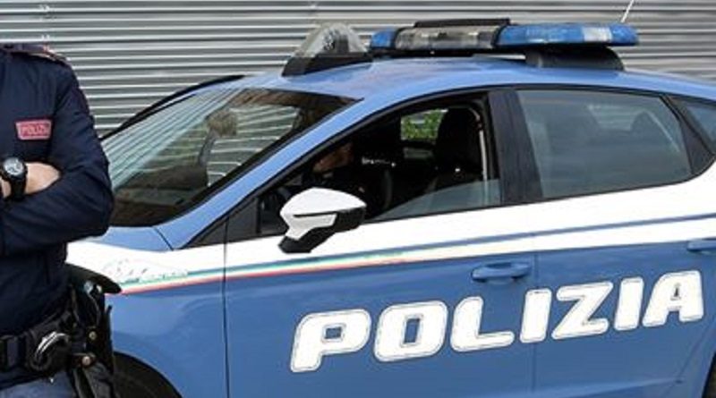 Picchia giovane che non gli dà soldi, arrestato posteggiatore