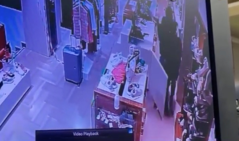 Rapina con una sciabola a Palermo, le incredibili foto Rapina con una sciabola a Palermo, le incredibili foto