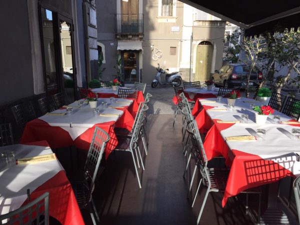 Covid, da oggi a casa alle 23, prove tecniche di riapertura