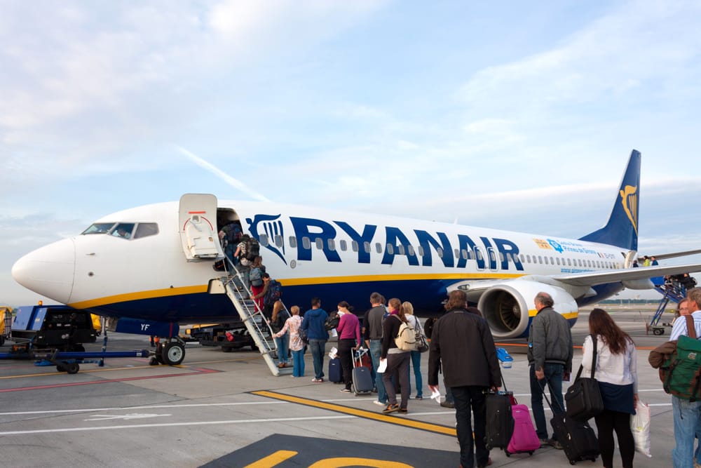 Svolta Ryanair, rimborserà biglietto a positivi o in isolamento per Covid