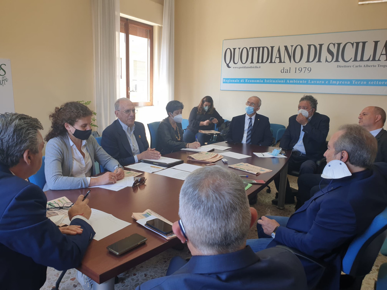I sindacati: “Riorganizzare su base digitale gli Uffici della Regione” I sindacati: “Riorganizzare su base digitale gli Uffici della Regione”