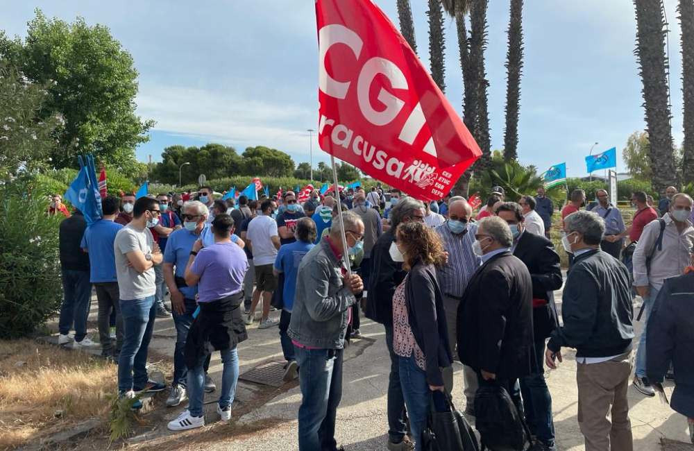 Rilancio del lavoro, i sindacati: “No a ribassi sui costi di sicurezza”