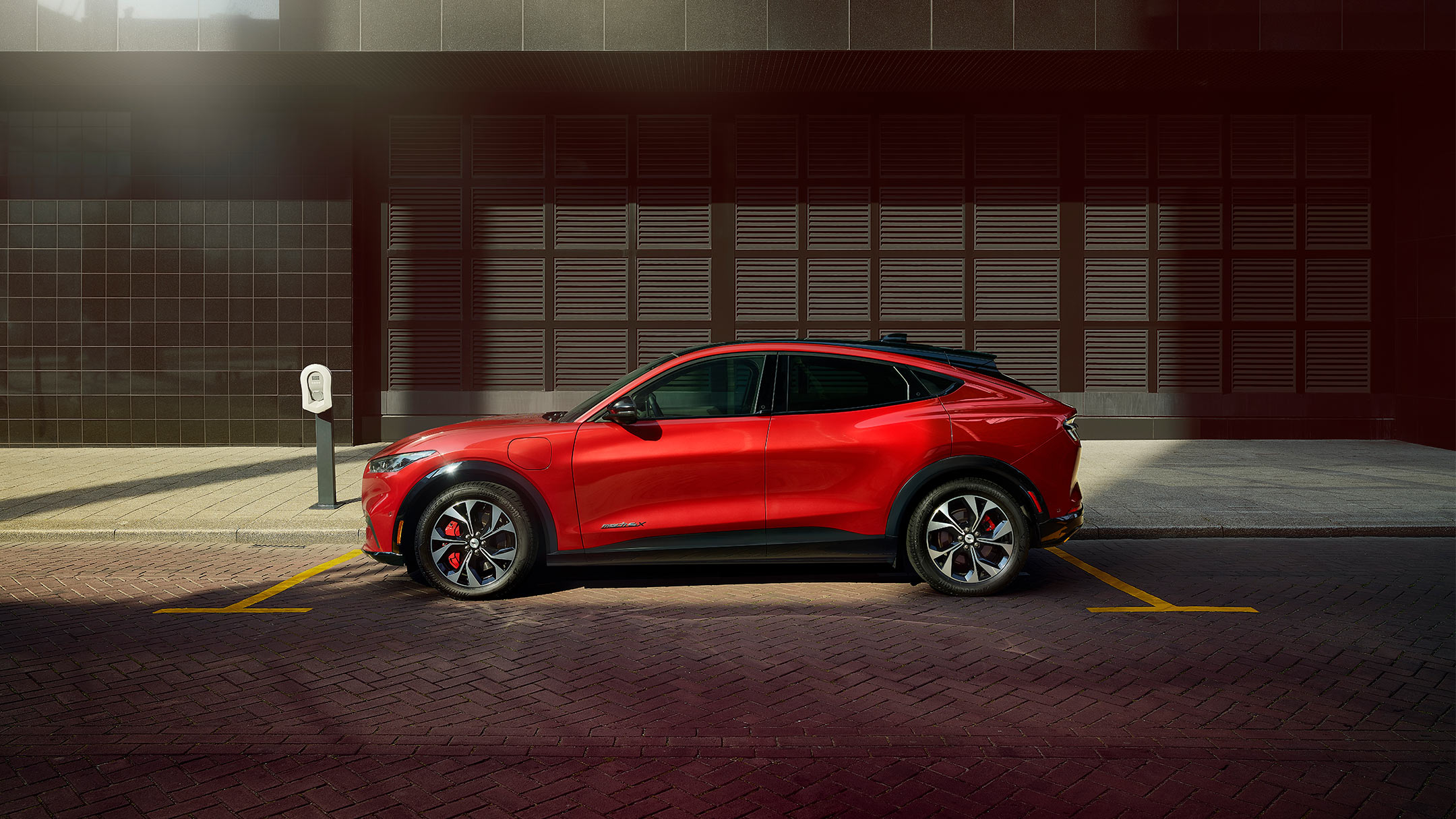 Ford spinge sull’elettrico col Suv Mustang Mach-E