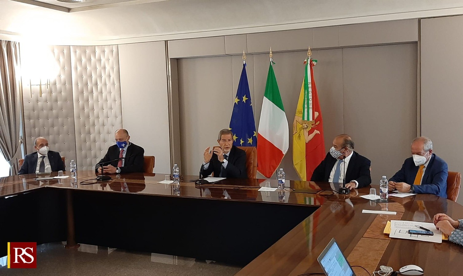 Vaccini, in Sicilia da domani prenotazioni over 50, per tutti nelle Isole Minori Vaccini, in Sicilia da domani prenotazioni over 50, per tutti nelle Isole Minori