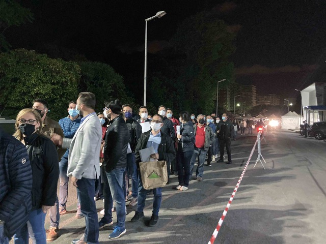 Vaccini, escamotage delle regioni, dosi di notte e Vax-weekend