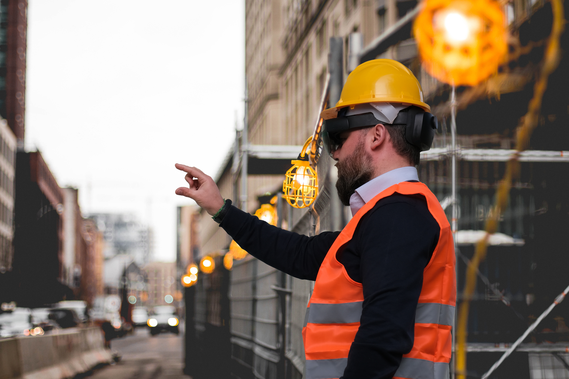 Elmetti “intelligenti” per migliorare sicurezza dei lavoratori Elmetti “intelligenti” per migliorare sicurezza dei lavoratori