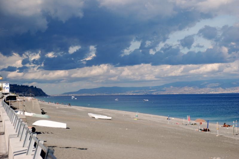 Mare, in Sicilia sventola anche bandiera “rossa”