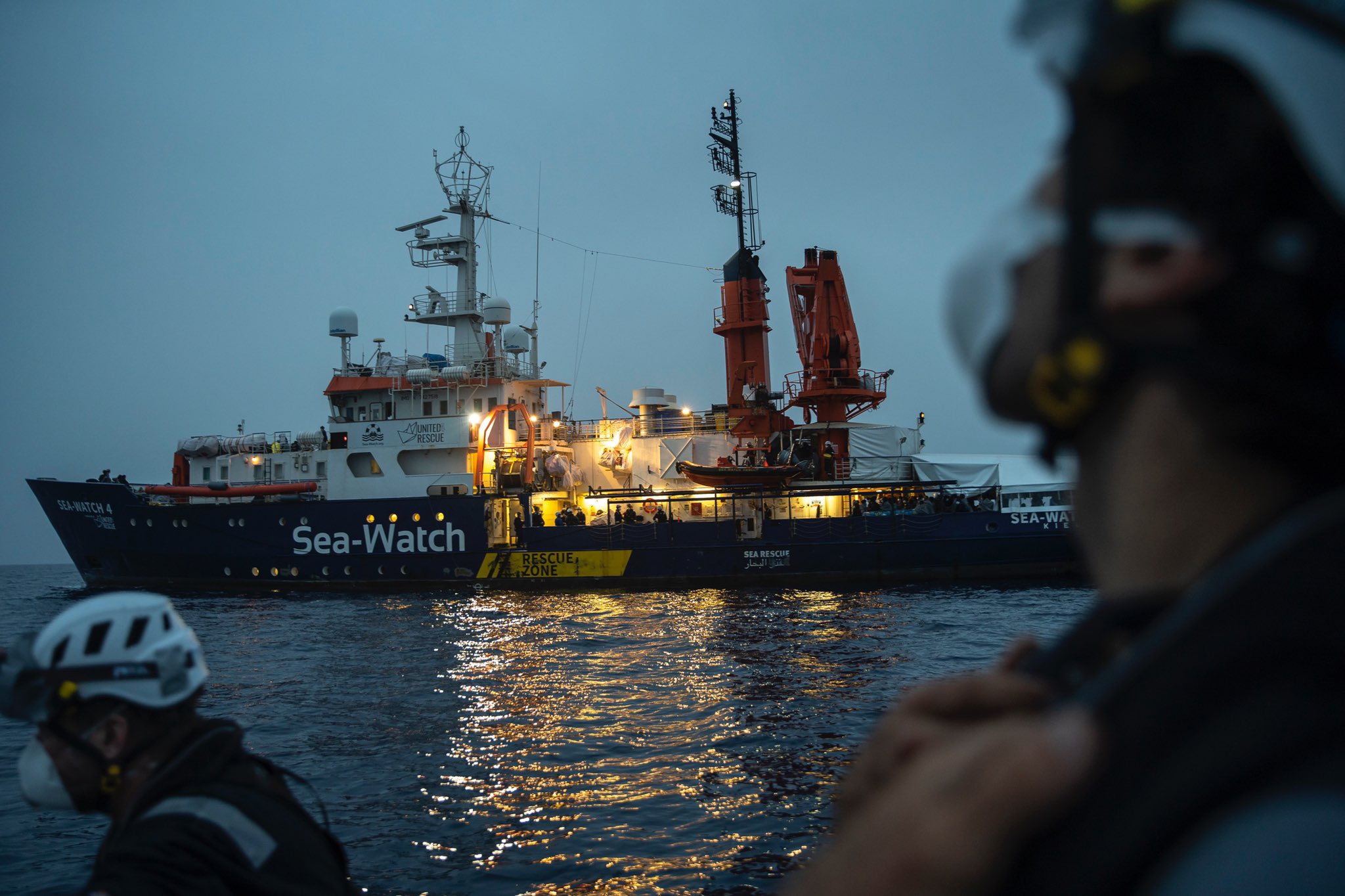 Migranti, salvataggi e denunce, torna l’emergenza umanitaria