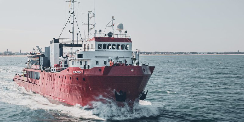 La Sea Eye 4 con 415 migranti attesa a Palermo intorno alle 19