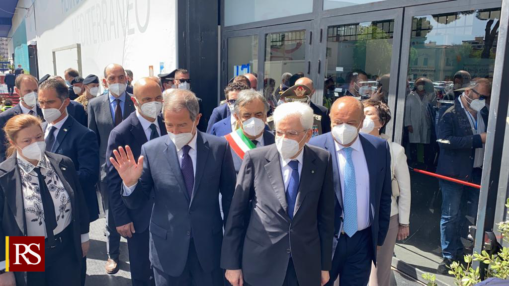 Mattarella all’Hub Palermo, accolto dagli applausi dei cittadini