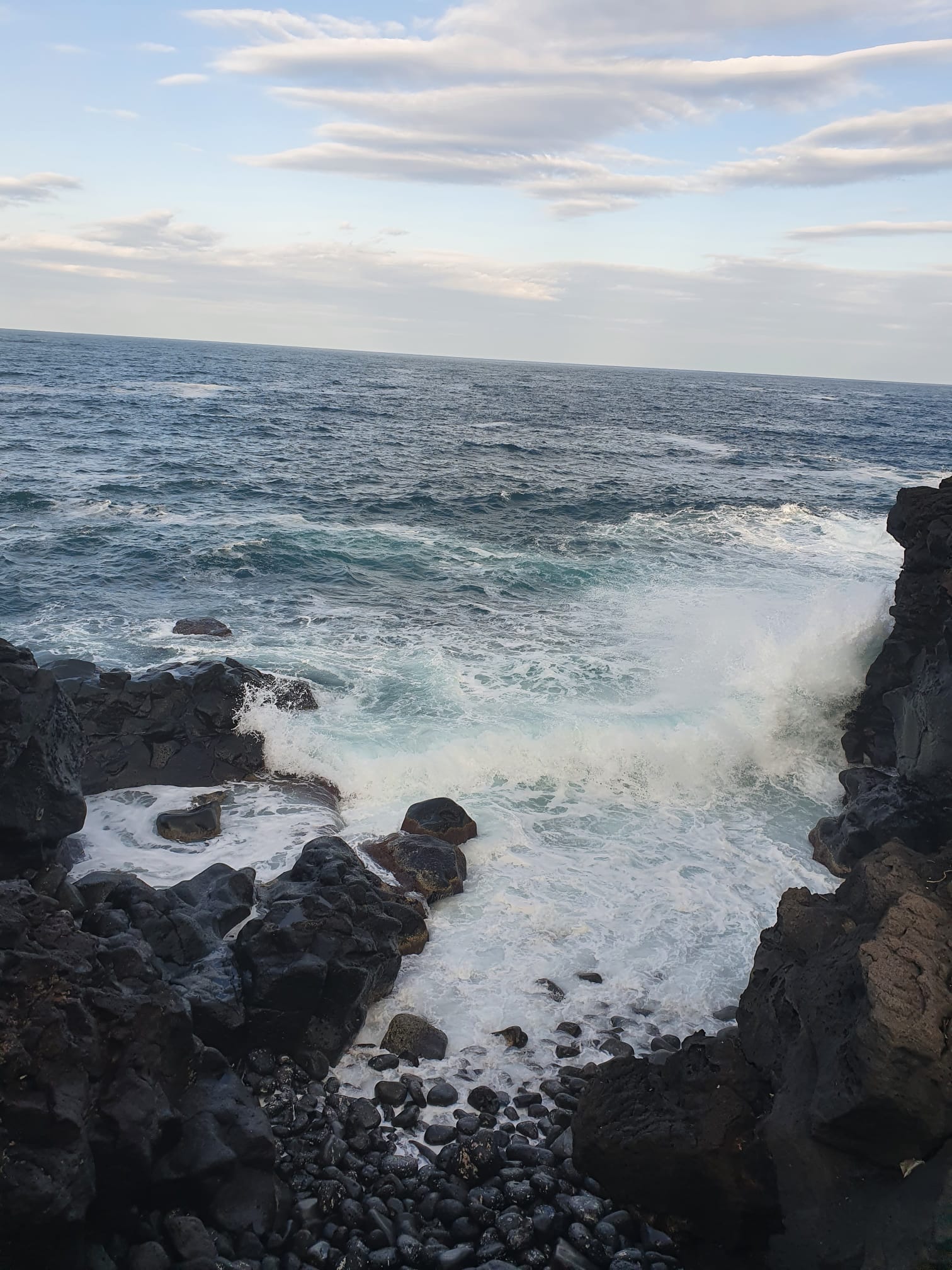 Catania, 2 ragazzi rischiano di annegare in mare mosso alla Scogliera