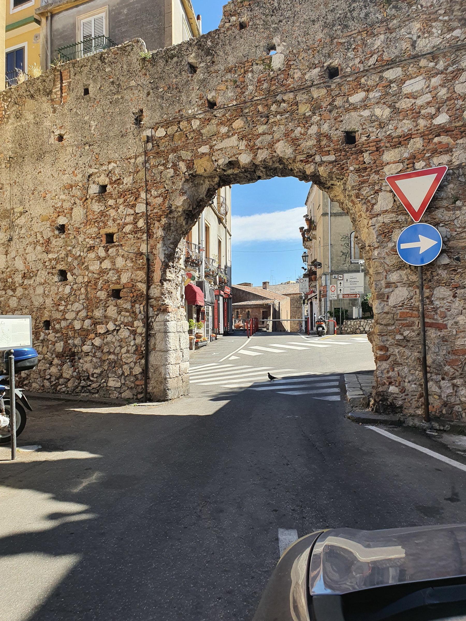 Viabilità Taormina, il Comune non fa marcia indietro sul senso unico Viabilità Taormina, il Comune non fa marcia indietro sul senso unico