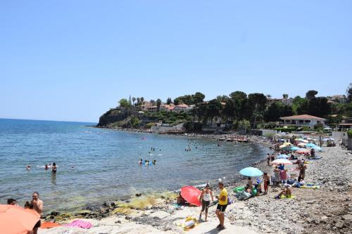 Sequestrata discarica abusiva alla Baia del Silenzio di Brucoli Sequestrata discarica abusiva alla Baia del Silenzio di Brucoli