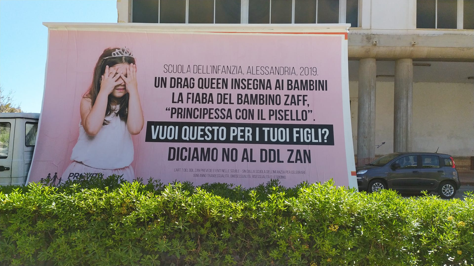 Ddl Zan, cartelli choc a Marsala e Alcamo, polemiche e insulti omofobi