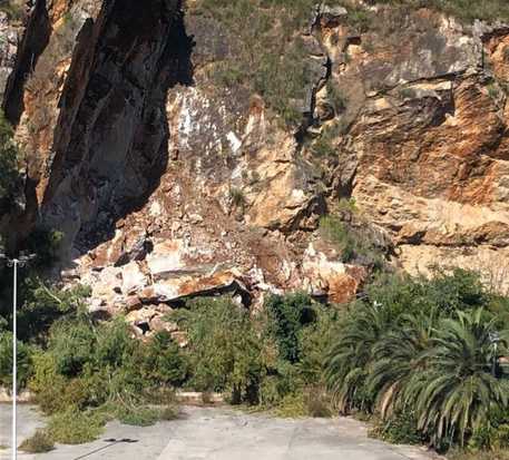 Cede costone di roccia a Monte Pellegrino, paura per i residenti