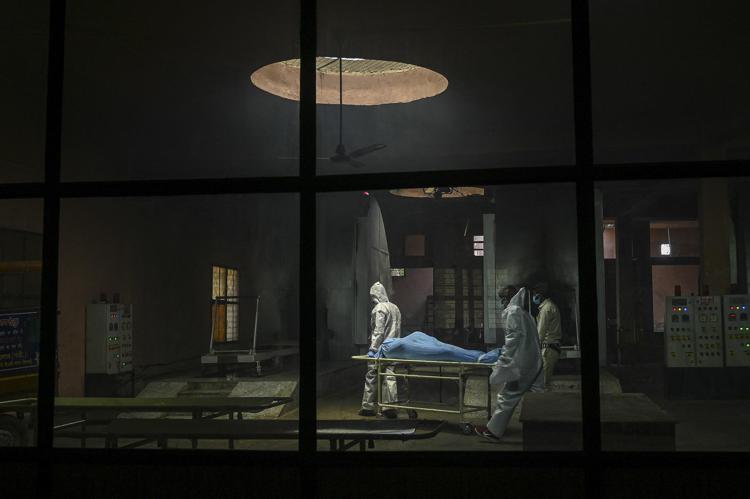 Covid, nuovo focolaio a Guangzhou, invito a restare in città