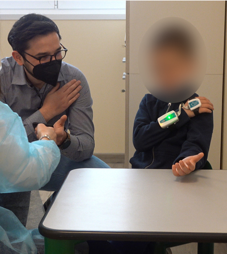 “E-Glove”, il guanto elettronico che traduce i gesti in parole