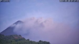 Etna, ripresa dal Cratere di Sud est l’attività stromboliana