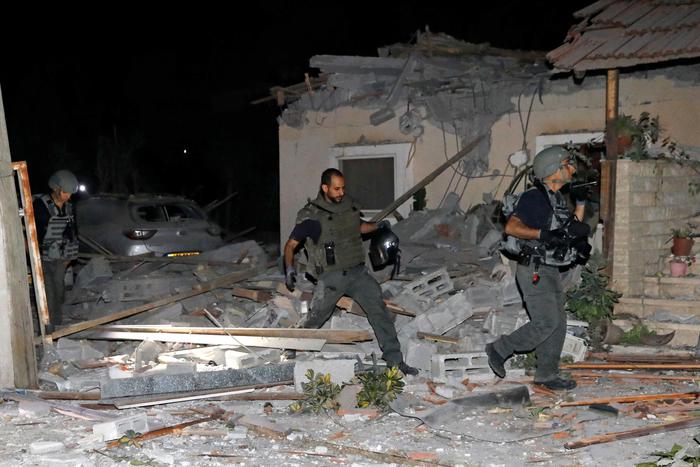 Guerra Israele-Gaza, Hamas bombarda Tel Aviv, morto anche 16enne