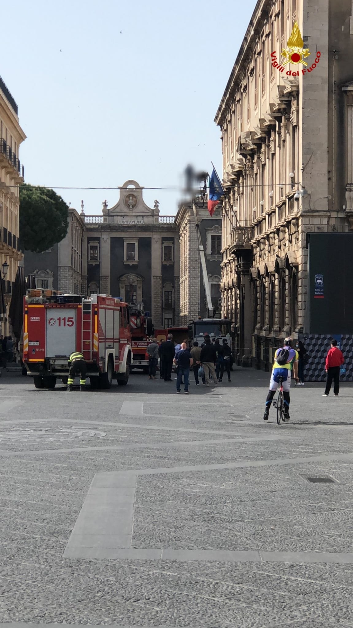 Catania, imprenditore minaccia suicidio poi desiste