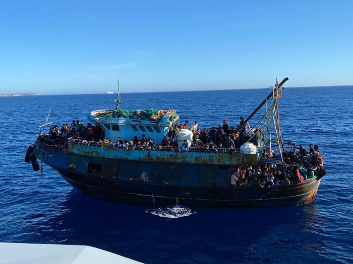 Maxi sbarco a Lampedusa, quasi mille i migranti arrivati