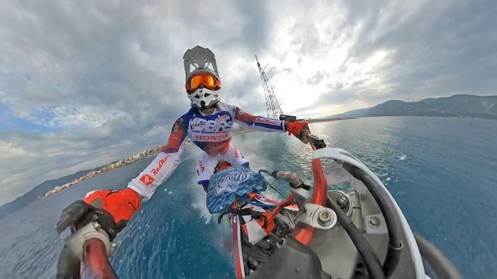 Attraversare Stretto Messina in moto, impresa fallita per Colombo